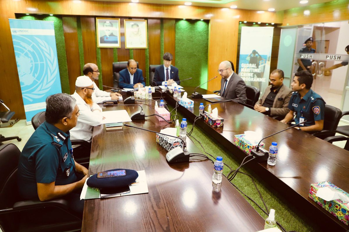 UNODC_BMB's tweet photo. #NoToDrugs! @UNODC_MCP in #Bangladesh🇧🇩 officially handed over a Fourier-transform Infrared Spectroscopy (#FTIR) 🔬 to the #DepartmentofNarcoticsControl to enhance its drug forensic analysis capabilities💊
Funded by #Japan 🇯🇵
#BorderManagement https://t.co/bPgIfruRKq