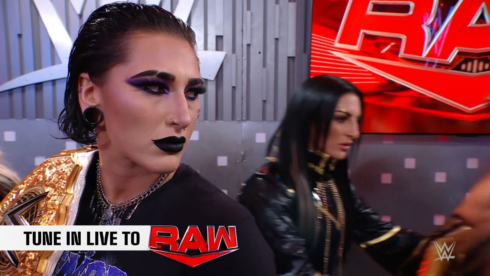 miss-jey-uso-on-twitter-i-need-reah-to-always-be-with-dom-she-is