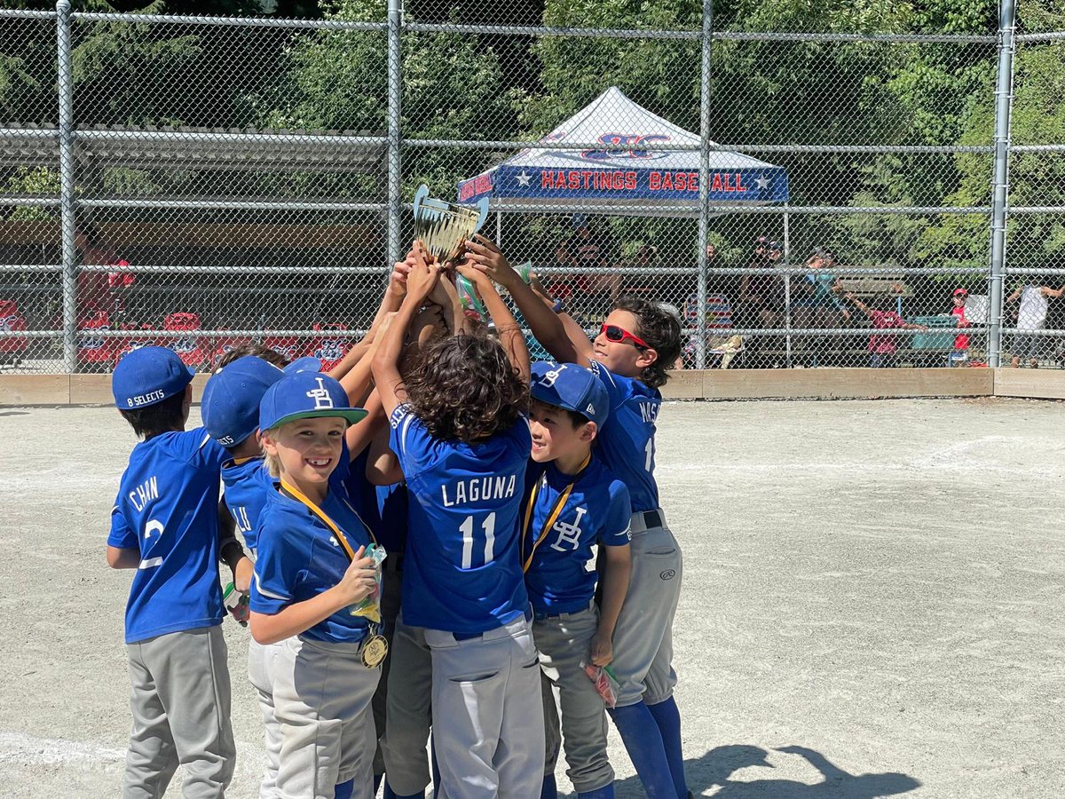Congratulations to the 8 Selects! They took home the win at the Mount Seymour tournament this past weekend. 🏆