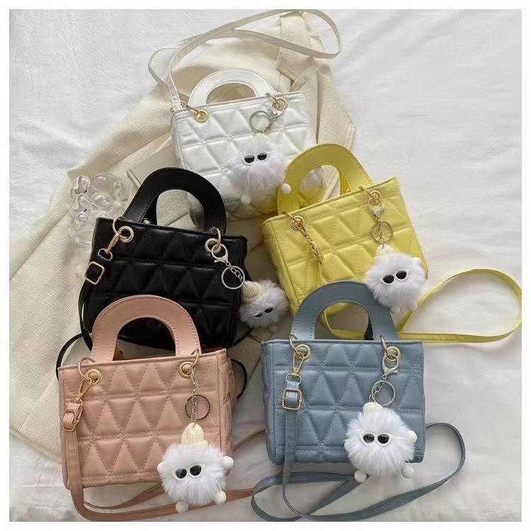 SunantaSunanta7's tweet photo. #ร้าน4(*)(1)(7)(9)บาทค่ะ

【พร้อมส่ง】กระเป๋าสะพายข้าง กระเป๋าผู้หญิง สไตล์เกาหลี  ไม่มีพวงกุญแจ 
 
❤️ขนาดสินค้า: 20*9.5*14.5 cm⬇️ กดลิ้งทักมาเลยจ้า ⬇️⬇️
https://t.co/cuV09ReJrK https://t.co/Z7kE5V5GBI