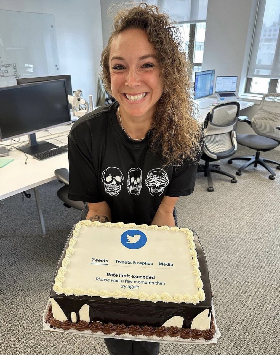 A former Twitter staffer just resigned with a cake that said ‘Rate limit exceeded’. From @TaylorLorenz