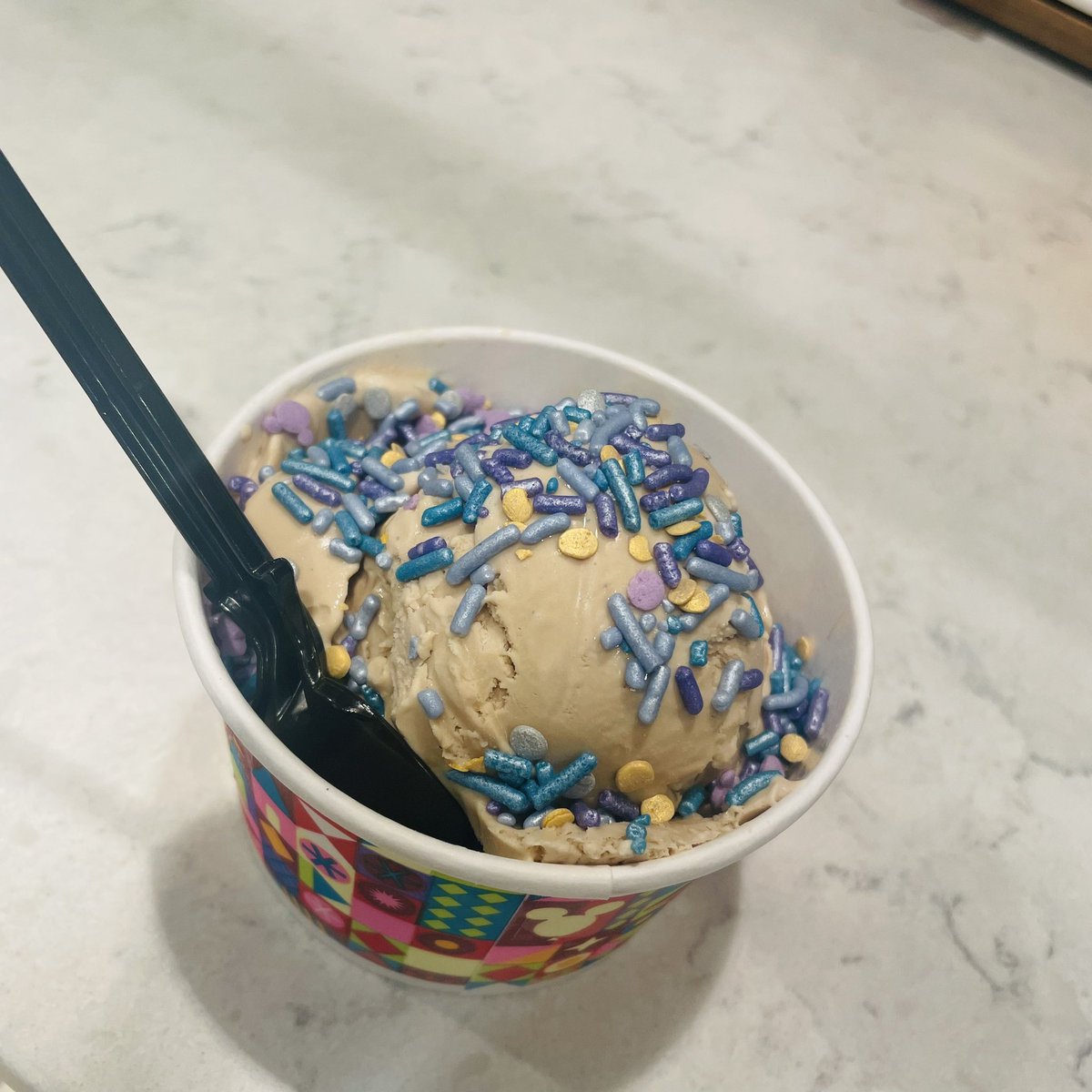 Chikip0's tweet photo. お仕事終わ���のボードウォークアイス🍨
#wdw #boadwalk https://t.co/XJB8P0lKHh
