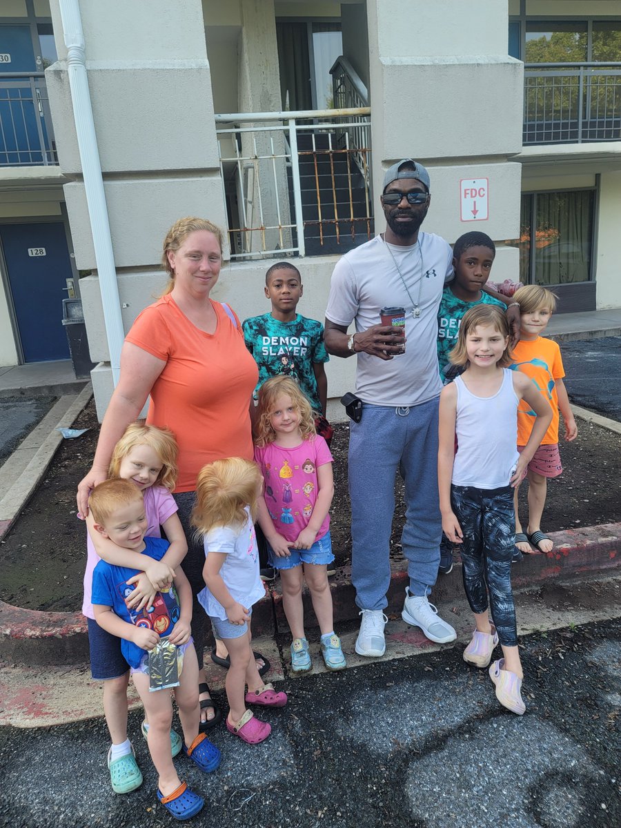 biglovely41's tweet photo. God bless our new expansion project mothers and children experiencing homelessness!!!!# therelivesmattertoo
https://t.co/Yl2xx0pceJ https://t.co/DNFFpLfAFY