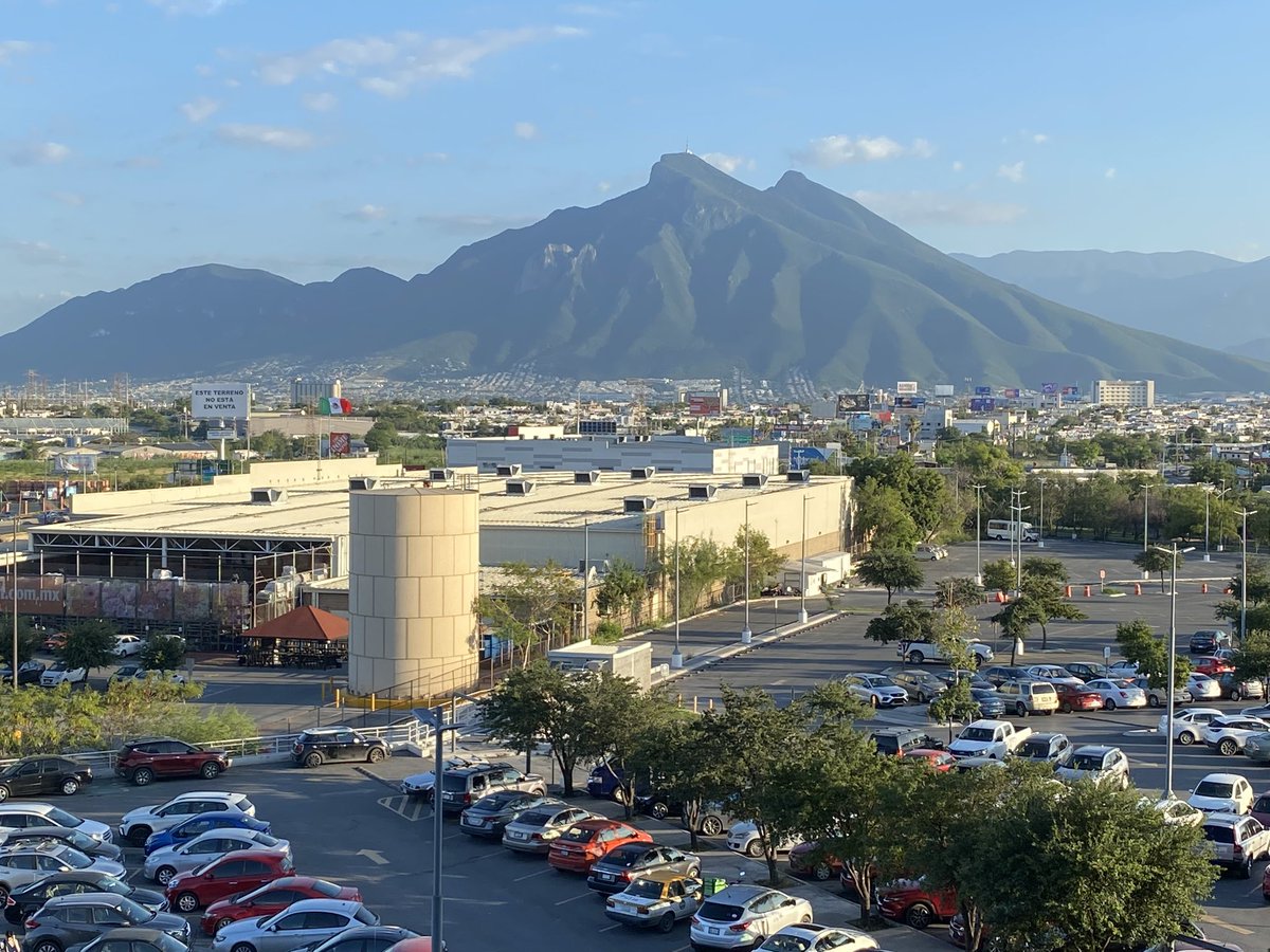 crixstinarocks's tweet photo. Linda tarde/noche!!!
Desde la espectacular vista de este lado del cerro de la silla!! Ajua m’ijooos!!🤠#NoresteCaliente #MTY
Y icedCap con floty de si mismo 🤣👍🏼 https://t.co/cO3C1hhnSU