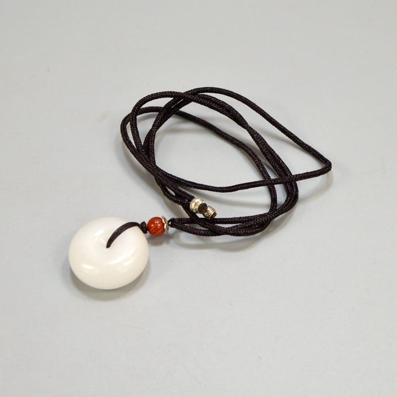 The natural white jade pendant is one inch. In the jade pendant, there is a small hole. Such a kind of natural jade pendant is also known as a peace buckle, or Ping An buckle. Natural white jade pendant jewelry is great for kids.
#whitejade #pendant