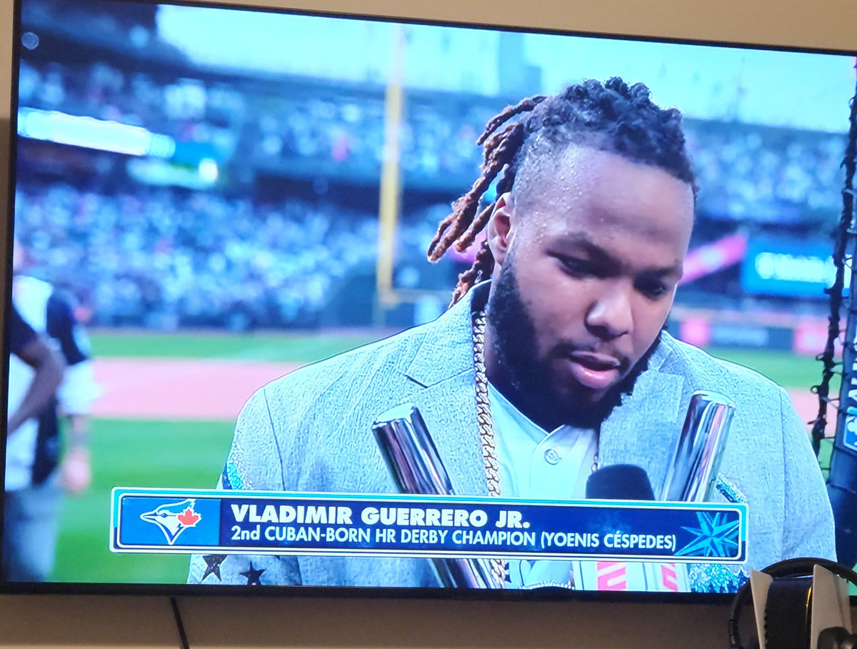 nick_waycaster's tweet photo. I guess @ESPN thought Arozarena was gonna win, because I'm pretty sure @27vladdyjr was born in Canada. https://t.co/des9jvGRvV