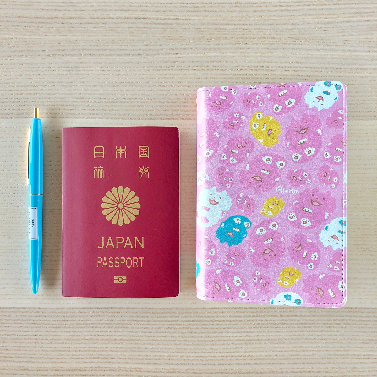 rinmoca's tweet photo. 🇯🇵パスポートケース
🇺🇸passport case
🇰🇷여권케이스
#캐릭터페어 #coex
🇰🇷Korea Character Licensing Fair 2023
🚩2023.7.13-7.16
🚩COEX A Hall No.117
.....
#캐릭터페어 #coex
#ねこらんど #nekoland #彩虹貓咪樂園 #네코랜드 #りんりん #Rinrin #린린 #cioccomoca #cat #illustration https://t.co/YgveRPmp57