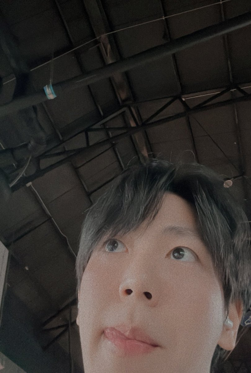 uppoompat's tweet photo. วิ่งแบบมีความหวังว่าคืนนี้จะได้กินอะไรระหว่างดู #.StepByStepFinalEP https://t.co/T1fjp8pDjx