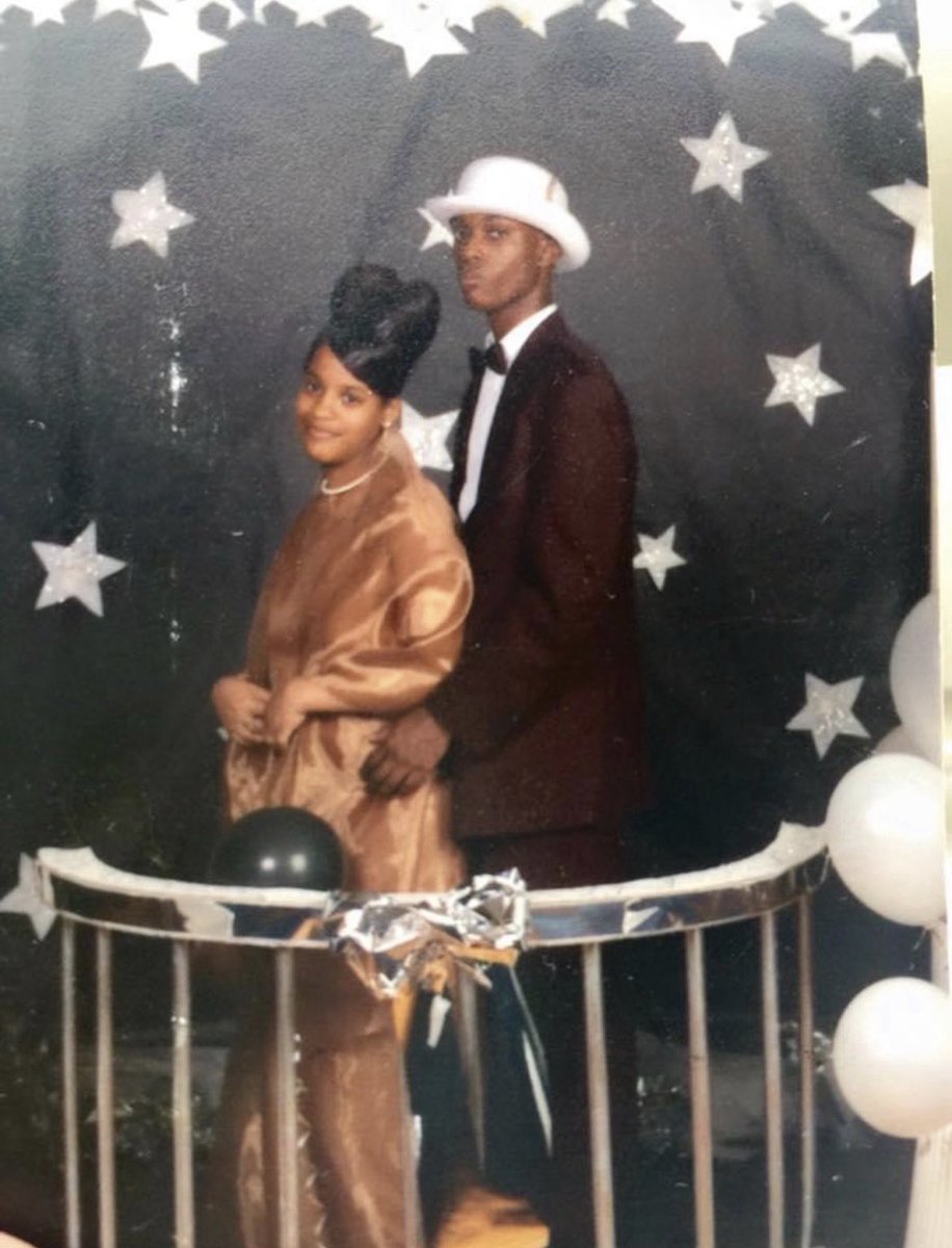 Rated_PG09's tweet photo. Every anniversary I remind my husband how he dumped me in Junior High 😂😂😂 #May2000 https://t.co/ah1182kXRr