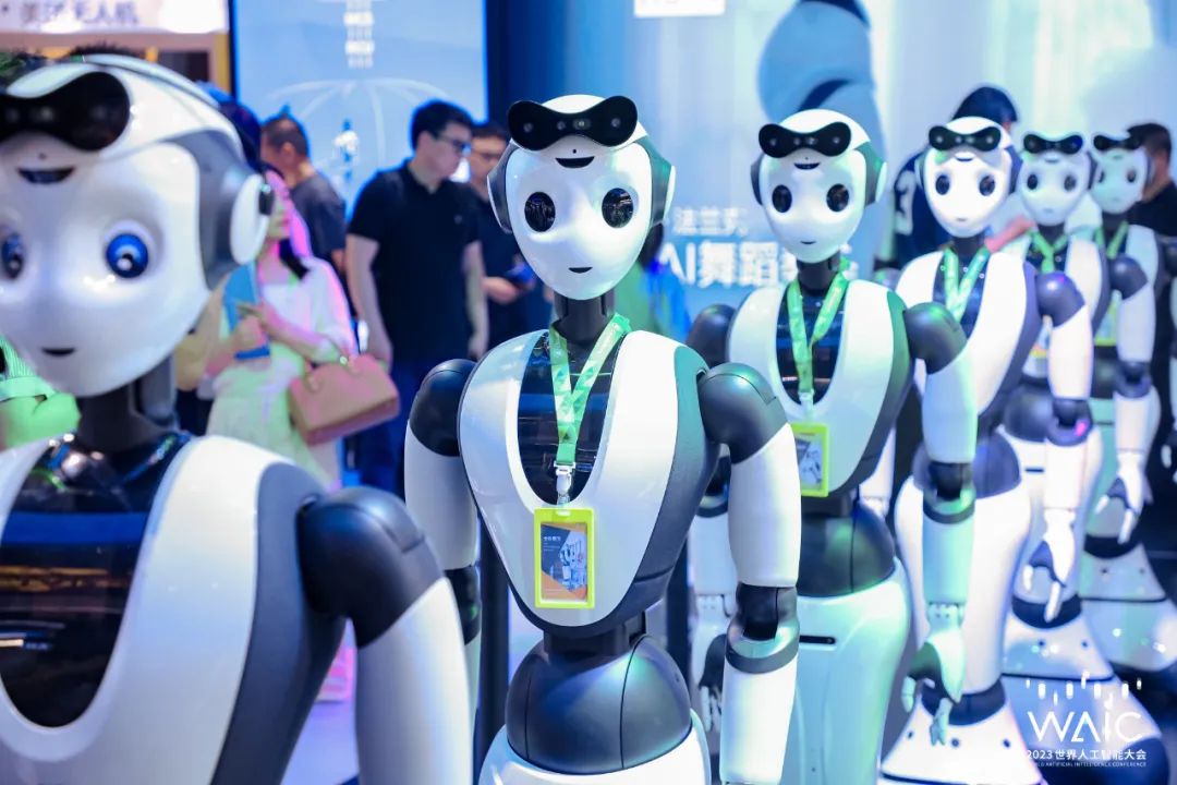 YangZha42341102's tweet image. At #WAIC 2023 in Shanghai, embodied intelligence, Cloud Ginger attracted a lot of attention.
#RobotGPT #AI