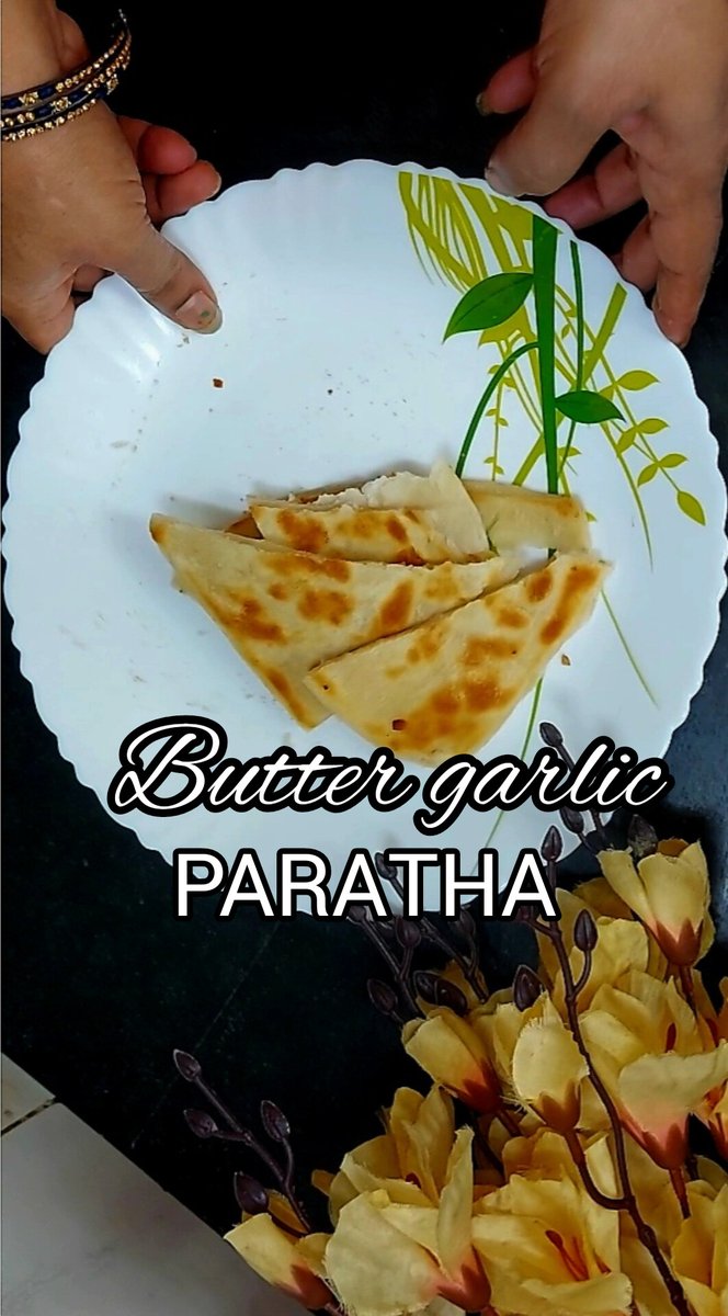 ShatabdiDa50926's tweet photo. #shatabdidaakitchen #paratha #TweeterWorld #tweeter #uniquerecipe #foodlovers #Foodies #food #viralvideo
Butter garlic Paratha. Mere channel me aaj jarur dekhiye . 11.30 p.m https://t.co/qGQVrlZNbT