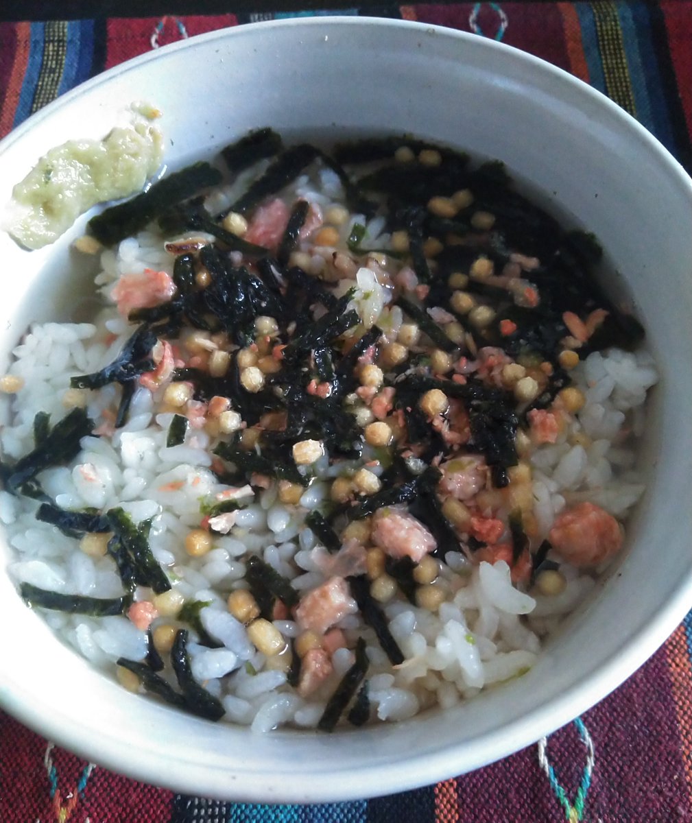 samejet691's tweet image. 自分の汗ですら自身の肌を攻撃するのだ
本来守るための機能が裏目にでるのだ

ならば暑い日に熱い茶漬けを食らい攻めるのは正義なのだ

この世界にある数少ない真の正義なのだよ

正義を喰らえ
よい午後を