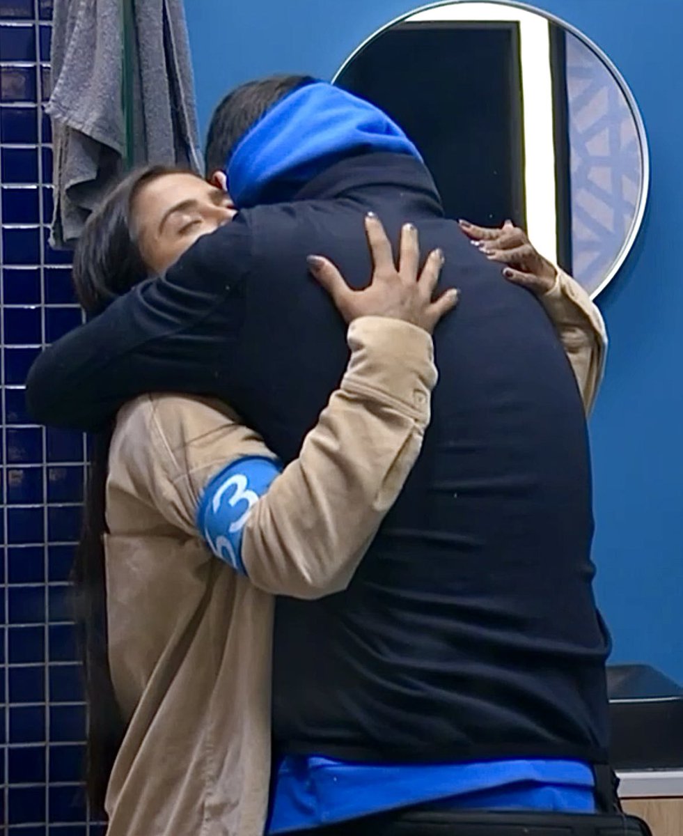 euviccsilva's tweet photo. Agora falta muito pouco pra gente ver você sair dai sendo nosso campeão! Contando os dias pra receber esse abraço de novo e comemorar esse momento com vc 🤍🍬 @euthiagoservo https://t.co/MiNqPhH1ay