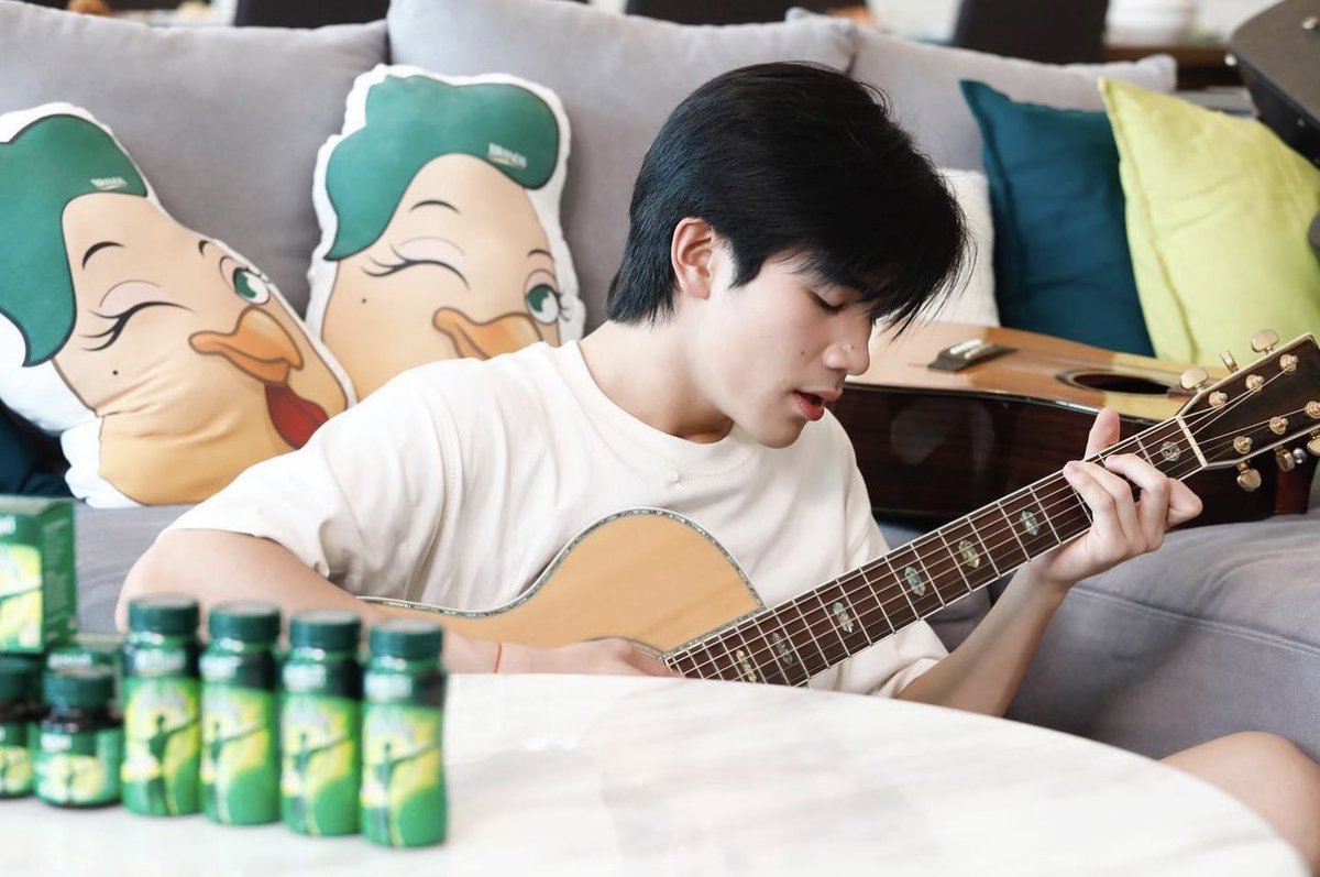 FourthOfficiall's tweet image. IG Post Update [11072023] : zaepaysnaps

พี่โฟ้ดดดดดดดดด 😍🫶🏻💕
#ไม่ไหวบอกแบรนด์missionEP1 

@tawattannn 
#Fourthnattawat 
#โฟร์ทณัฐวรรธน์