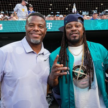 Photo of Ken Griffey Jr. and Marshawn Lynch at the Home Run Derby. 