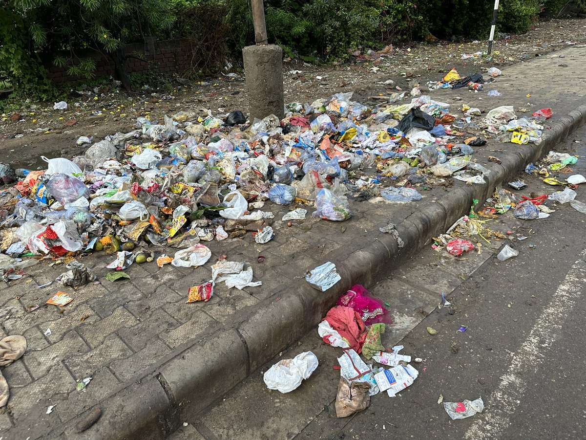 shishupaul02's tweet photo. To improve in ranking on swacchta for #Chandigarh first of all @MCChandigarh @SwachhCityChd @SwachhBharatGov you have to plan properly for villages like #Burail of #Chandigarh @TOIChandigarh @HTChandigarh @thetribunechd @IndianExpress https://t.co/wMD4rNrdGb