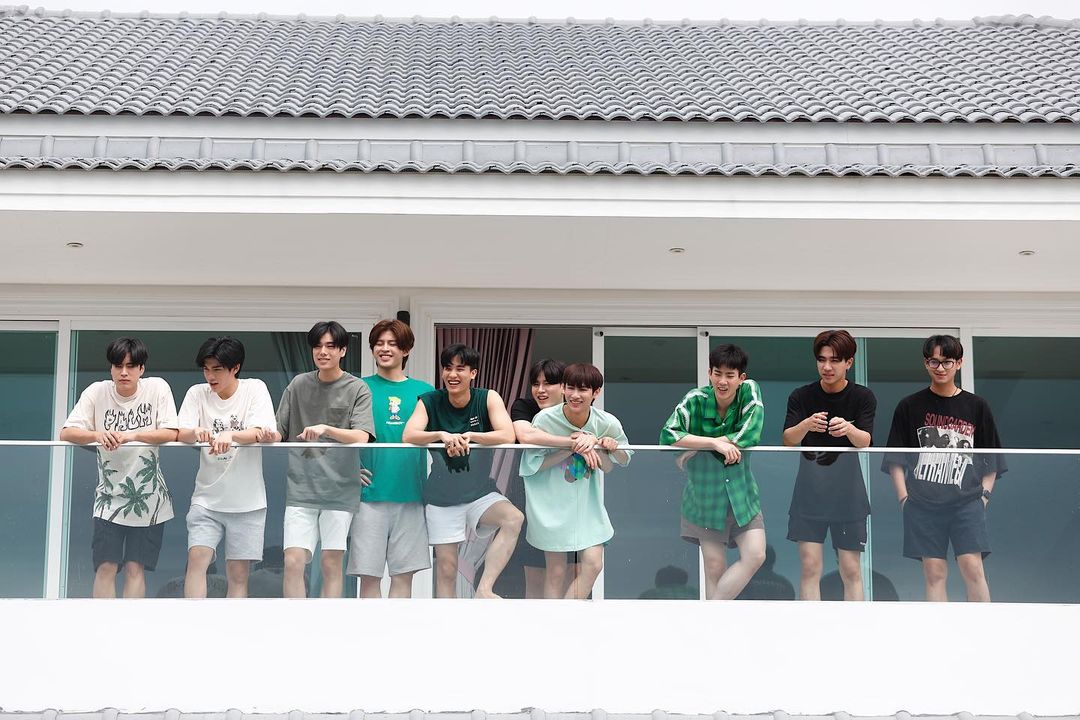 ForSupFourth's tweet image. น้องโฟร์ทเล่นกีตาร์ 🥹 ในบ้านดูอบอุ่น และมีความสุขกันมากๆเลย 🫶
#ไม่ไหวบอกแบรนด์missionEP1 

2023-07-11
[Update IG] zaepaysnaps

@tawattannn
#Fourthnattawat 
#โฟร์ทณัฐวรรธน์