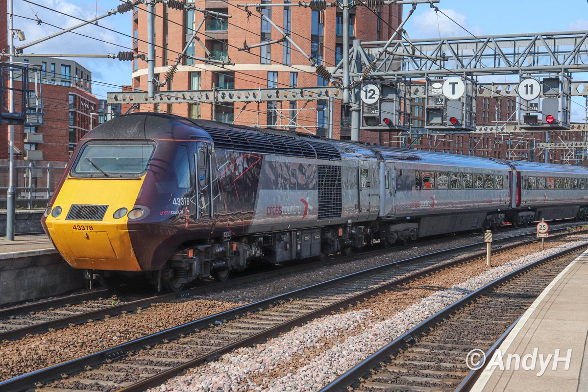 holtona72's tweet image. #HighSpeedTuesday from twelve days ago. Nice to grab some XC #HST pics before they are finished. This is 43239 &amp;amp; 43378 at Leeds working 1V50 06.06 Edinburgh Waverley to Plymouth on Thursday 29/6/23. #CrossCountry #Leeds