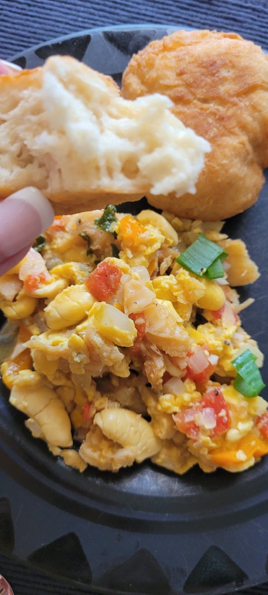 SansziePanzie's tweet image. Ackee and saltfish with Johnny cakes. Did you know the national dish of Jamaica is Ackee and Saltfish? The salt fish is actually dried cod (bacalao) that is rehydrated by boiling to remove the excess salt and boiled 
#ackee #saltfish #Johnnycakes #yardiefood #Jamaicanfood