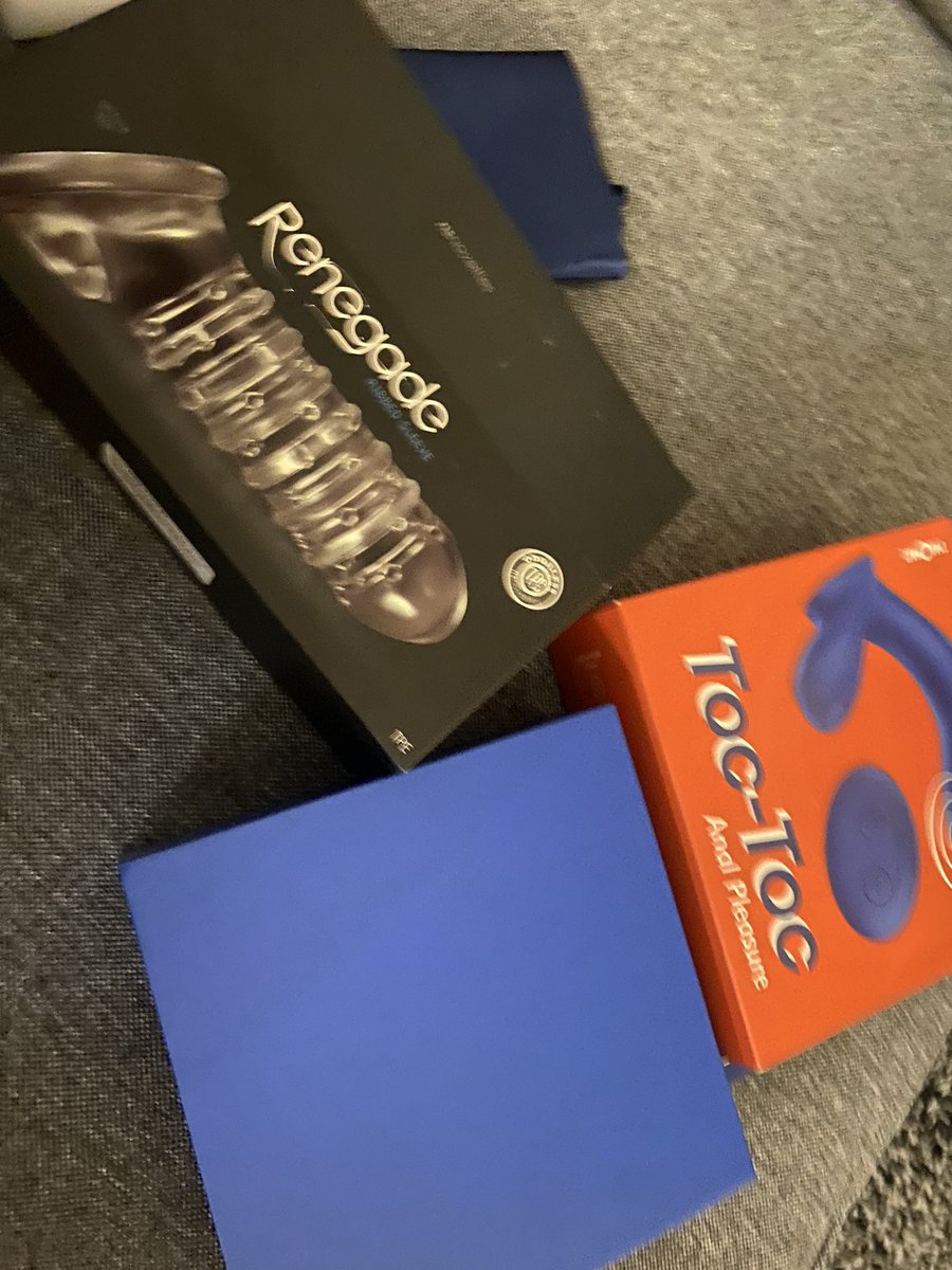 sandy_sandy_mx_'s tweet photo. Juguetitos nuevos para esta noche lluviosa 😍 https://t.co/sWxSjpAKHg
