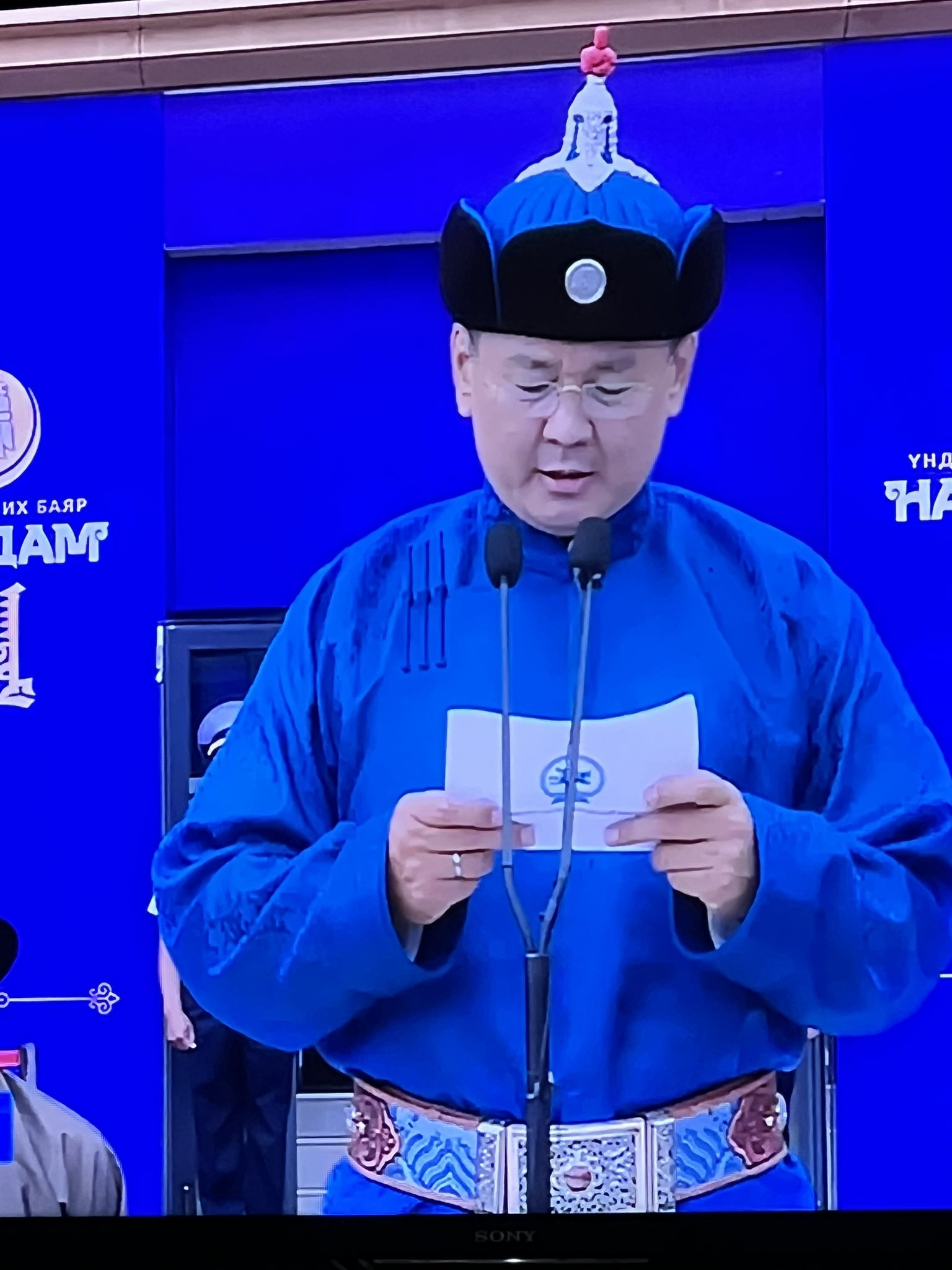 Mugi on Twitter: "Наадмын мэндчилгээний үгээ үнэн сэтгэлээсээ, цаас ...
