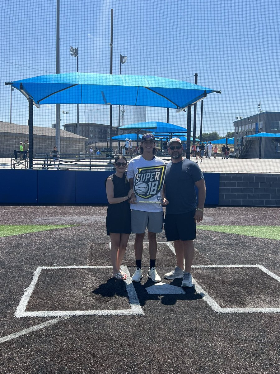 MylesChap2023's tweet photo. I would like to think everyone who is associated with ybc. All of the coaches have left a huge impact on my life and I can’t thank you guys enough. It has been a blast the past 4 years. #ybcfam @beau_franklin @FatrickMahomes2 @mahlykdavis @JimmyBarragan25 
@YardBallClub https://t.co/kD2Ze5OqXs