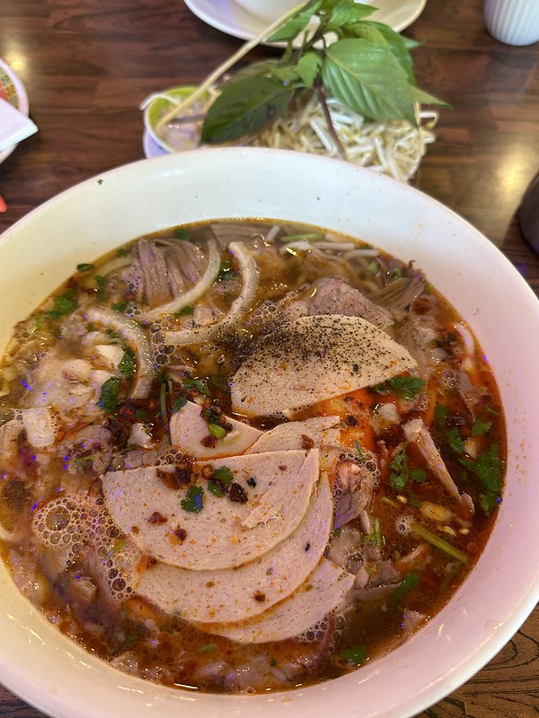 This week in #yegfood news: @CORSO32 is not re-opening so @BarBricco can expand, Backstairs Burger re-opens, @dine_epic hosts grand opening of new concept, @EdifyEdmonton rounds up Fav Eats, and my @KingNoodleHouse Bun Bo Hue cravings are year-round: onlyhereforthefood.ca/2023/07/10/foo…