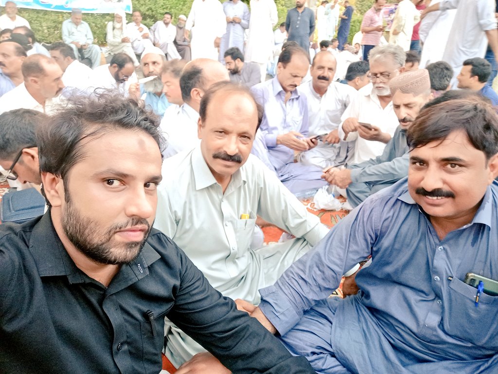 m_aqeelazad's tweet photo. دوسرا روز:
اگیگا احتجاج آج فیصلہ کن مرحلے میں داخل ہوگا آپ کی شرکت اس کو یقینی بنائے گی....
#چلو_چلو_لاہور_چلو
#EqualPayPensionForPunjab 
#پنجاب_کے_ملازمین_کو_ان_کا_حق_دو 
#پنجاب_میں_ناانصافی_نامنظور
@MohsinnaqviC42 @CS_Punjab 
@CMShehbaz https://t.co/AbwfCFExUf