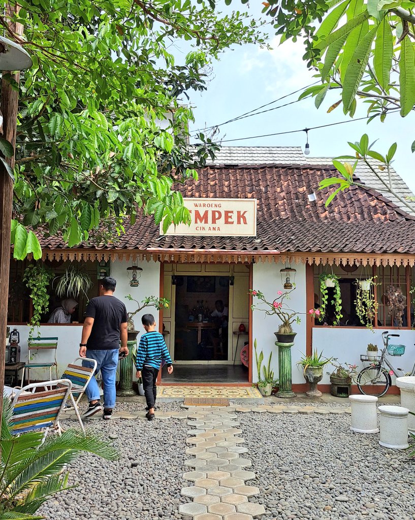 estehmanissbgt's tweet photo. [ Kuliner Jogja ] 🍴🥘

Part 1 |📍 Pempek Cik Ana https://t.co/SayD6gZQzR