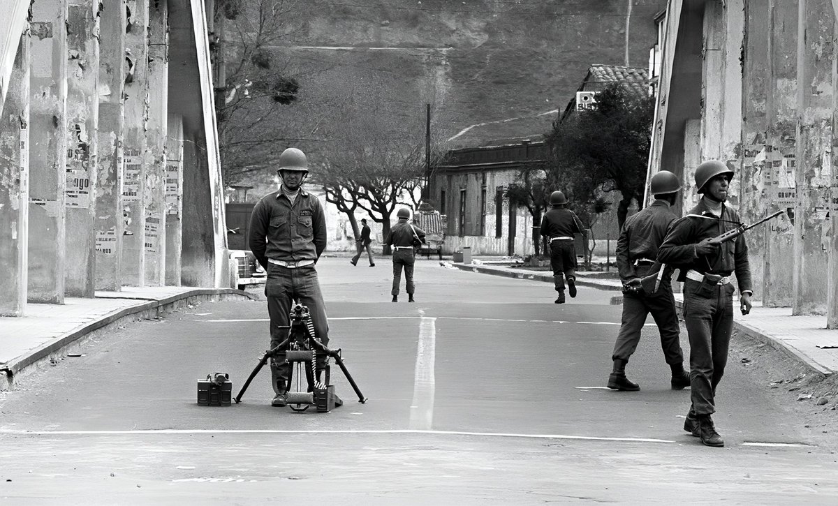 Puente del Arzobispo,  Santiago de Chile, 11 de septiembre de 1973.