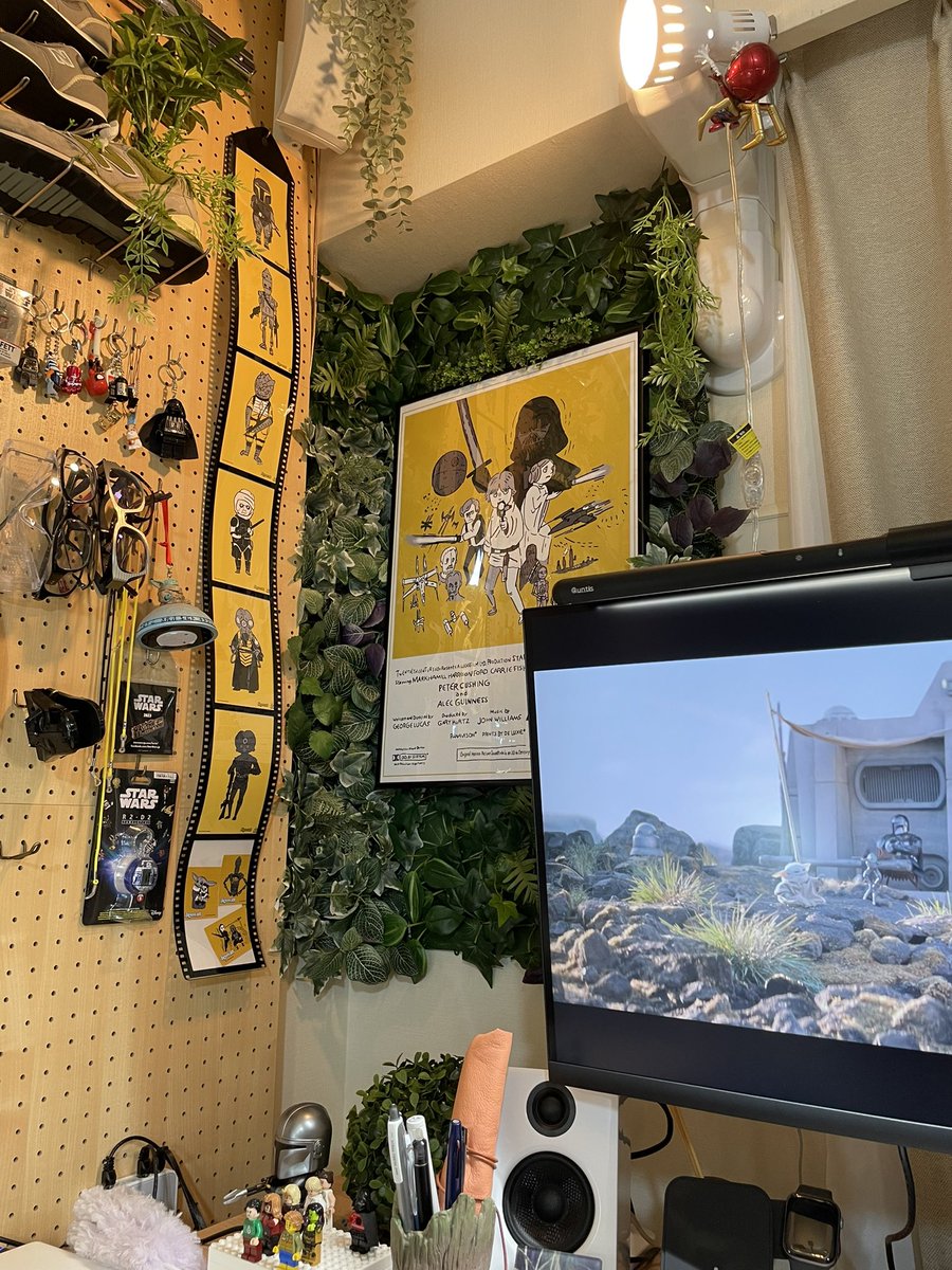 kim14679's tweet image. IKEAでナイスなフォトフレームを見つけた。ポスターもポストカードもお気に入り。
植物もIKEA。
#jigowatt
#スターウォーズ
#starwars
#アンリーシュドS
#ikea