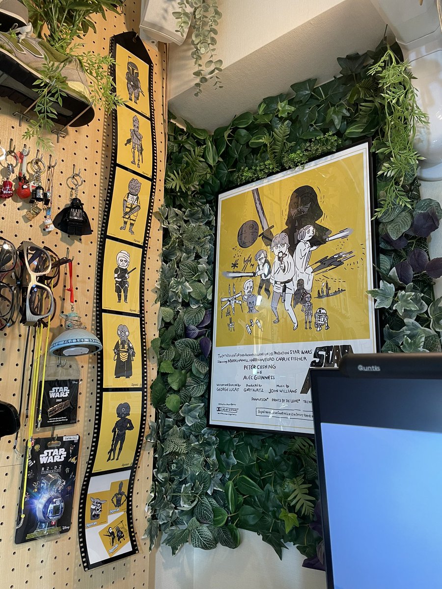 kim14679's tweet image. IKEAでナイスなフォトフレームを見つけた。ポスターもポストカードもお気に入り。
植物もIKEA。
#jigowatt
#スターウォーズ
#starwars
#アンリーシュドS
#ikea