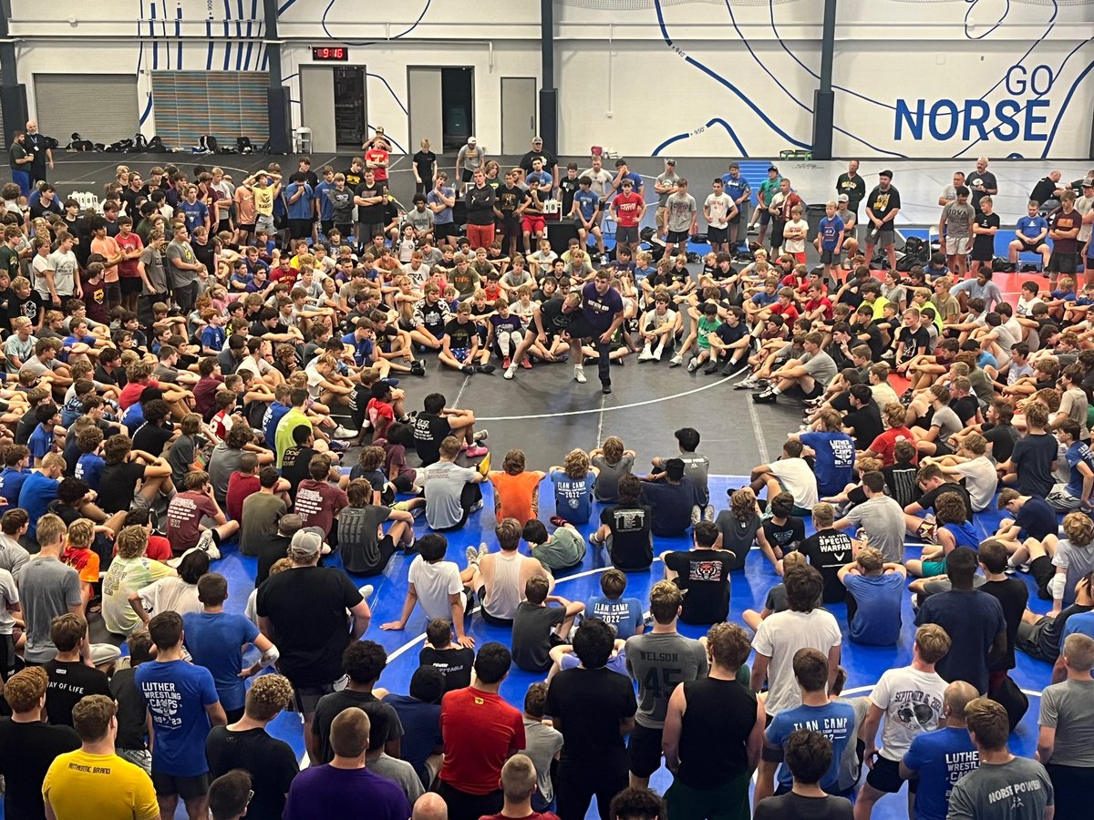 Luther Wrestling tweet media