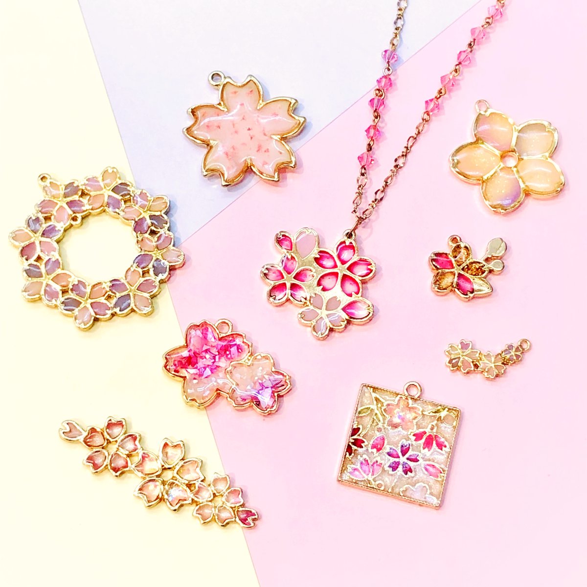 StrawberryNice_'s tweet photo. こんにちは #ストロベリーナイス です🍓

本日はレジンフレームのご紹介です。
通年で大人気の桜モチーフのフレームは様々なデザイン、サイズでご用意しております🌸

花弁のみや両カンタイプなど写真の他にも多種多様にございますのでぜひ店頭にてご覧下さい✨

皆様のご来店お待ちしております☺️ https://t.co/jJUtraxf6E