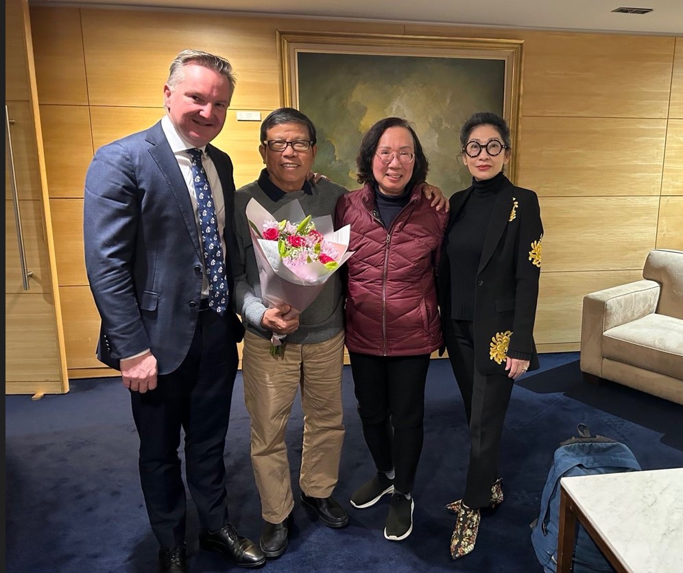 Welcome back human rights activist Chau Van Kham. After 4.5 years of arbitrary detention in Vietnam, I'm thrilled to see you re-united with your family and friends in Sydney.

Many thanks to the Australian government and everyone who worked hard to #FreeKham