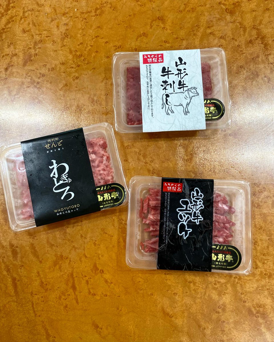 wdkptgbr's tweet photo. めっちゃ新鮮で口に入れただけでとろけるの🫠 歯無くても歯茎でいけちゃいます笑　
上質な脂で口いっぱいに広がる旨みは最高に最高に最高に美味しかった！
#肉スタグラム
#肉寿司
#わぎゅとろ
#山形牛 #和牛 #ユッケ #お肉 #お肉大好き  #東京グルメ https://t.co/n98WeCbIqN