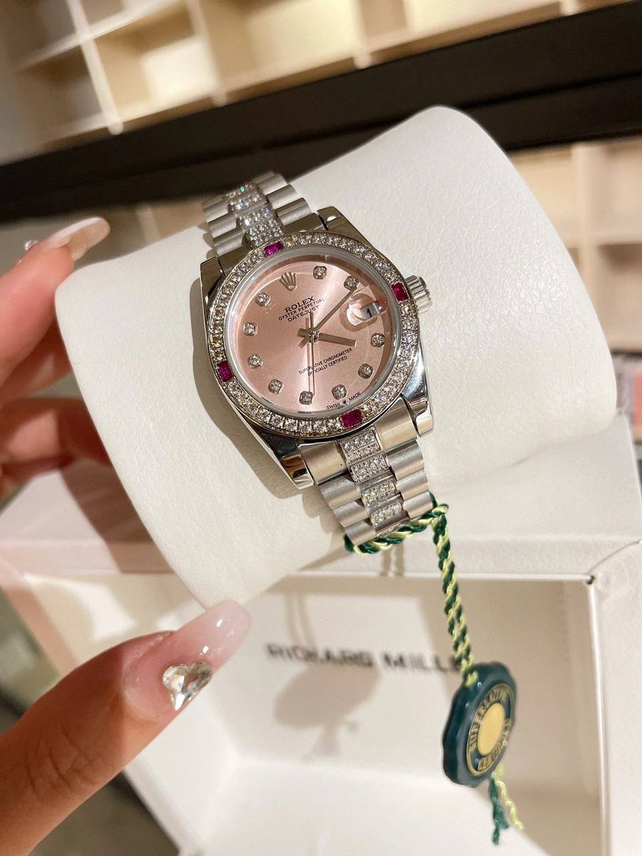 mina_tyrone03's tweet photo. "Time is the most valuable asset, buying a watch is not only a personal taste but also an investment in yourself to take control and make the most of every moment in life." ❤️ #watchlover #timepiece #wristcandy #watchaddict #luxurywatches #watchenthusiast #horology #watchesofinst https://t.co/MtdCgseYdG