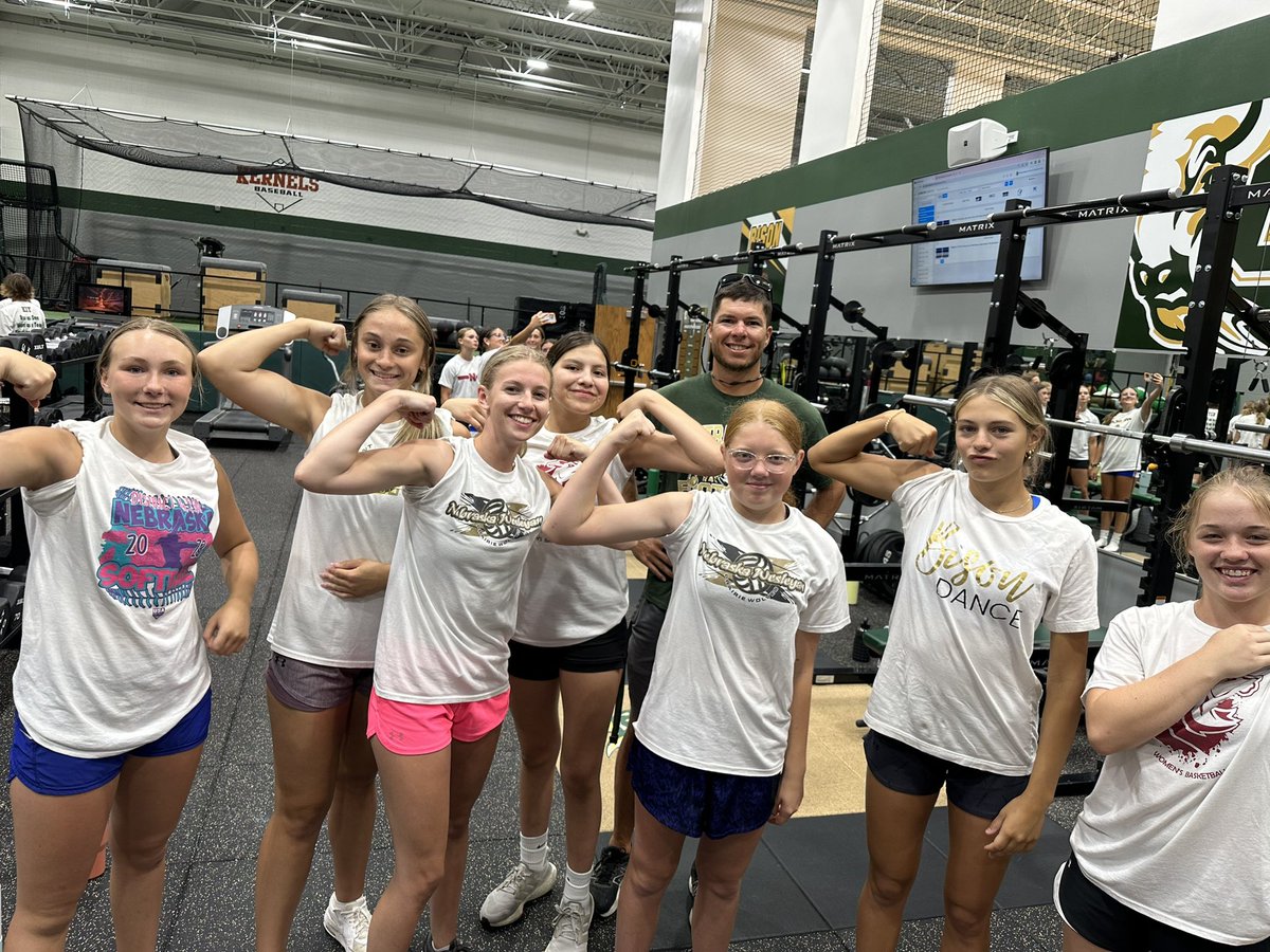ccbison_weights's tweet photo. First day back from break. So excited to get back to work with these amazing girls! @CoachBurb #bootybusters https://t.co/rcCcK4TtrW