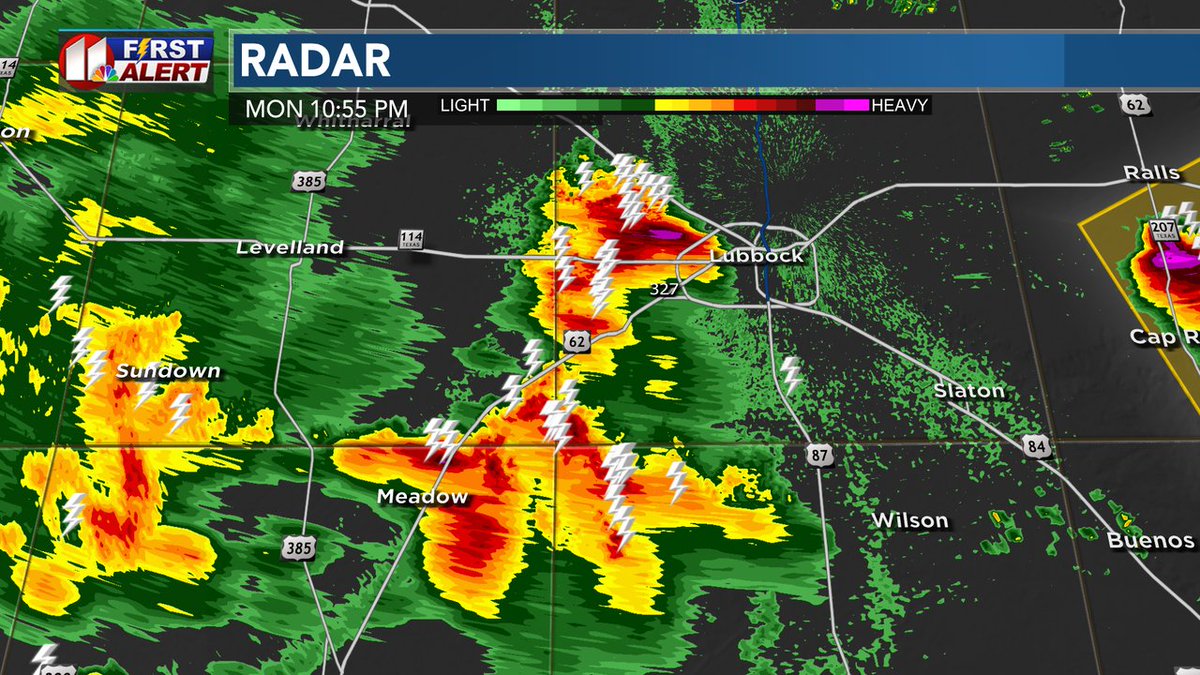 JohnRobisonKCBD's tweet photo. Strong storms moving southeast into Lubbock county and the city. These storms may produce winds over 50 mph, some hail and heavy rain. https://t.co/QM2E24eQmT