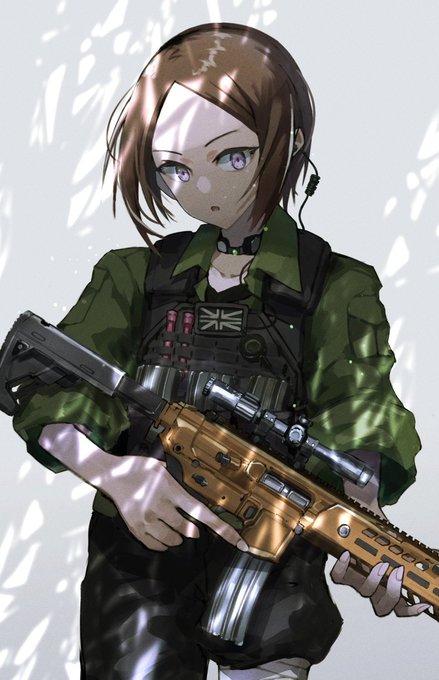 「assault rifle brown hair」 illustration images(Latest)