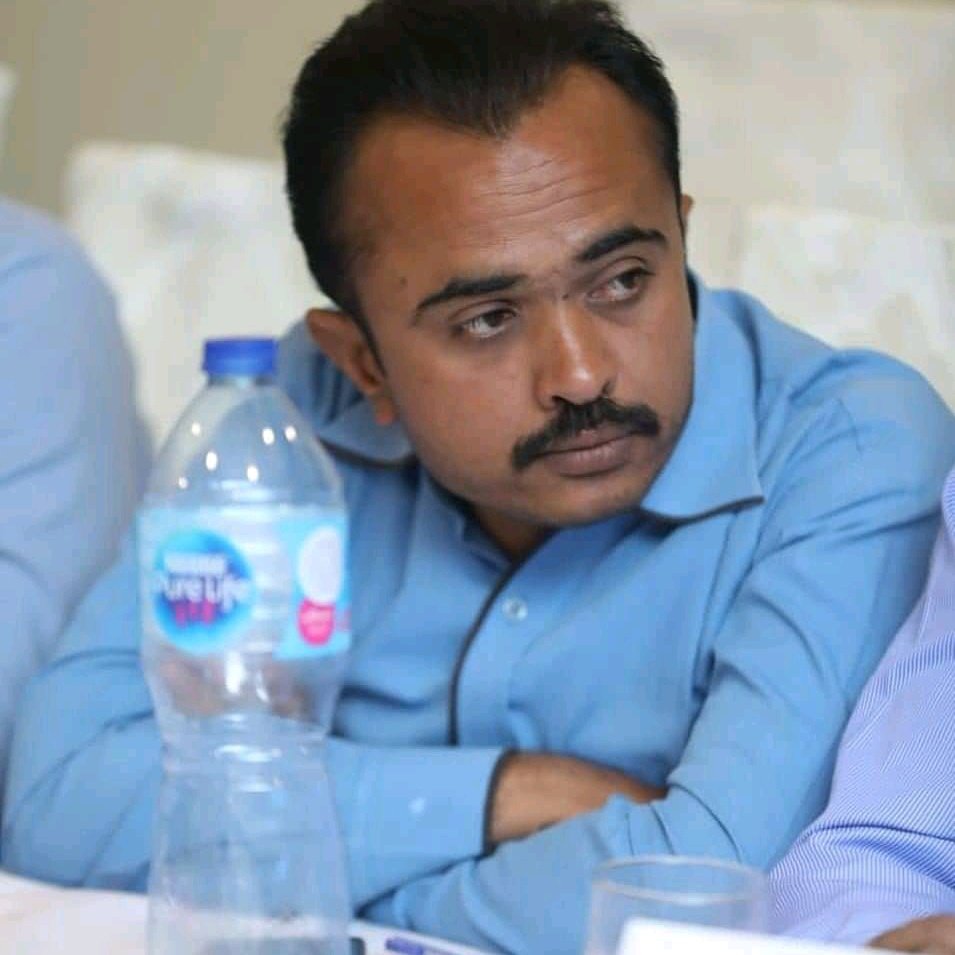 Saddaminayat1's tweet photo. معاشي فڪر انسان کان ان جون تخلیقي صلاحتیون کسي ويندو آهي... https://t.co/ESGYAs4nrW