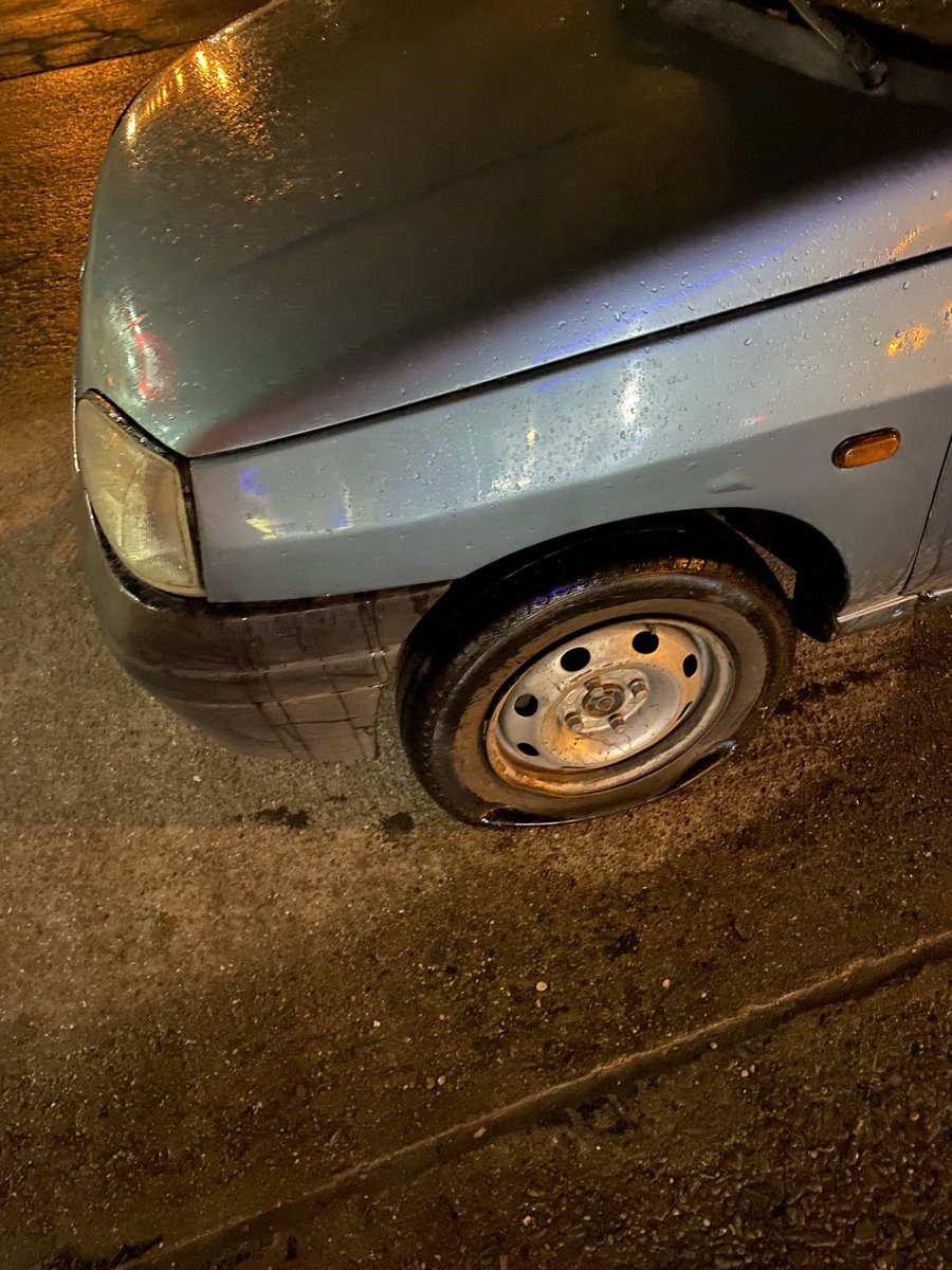 vaskogarcia's tweet photo. Lindo que para la vtv te piden hasta foto con el papa, pero las calles están así @munimardelplata https://t.co/WQa1mlrKIL