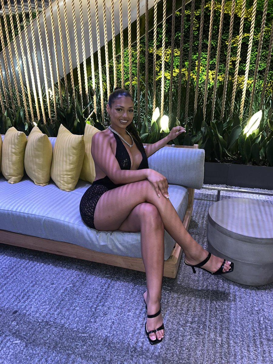 saintastallion's tweet photo. MIA in MIA 🌴🖤 https://t.co/yZ1LtQS9YW