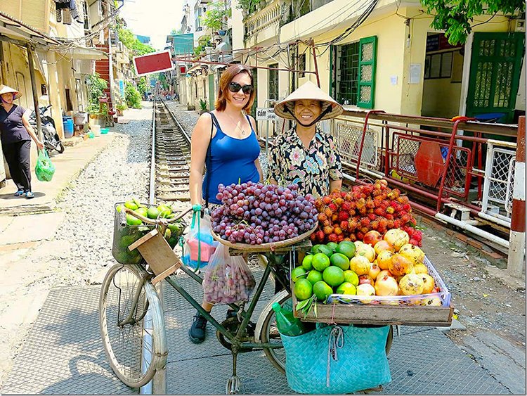 7 Best Walking Tours in Hanoi Vietnam wanderluststorytellers.com/best-walking-t… #walkingtoursinhanoi