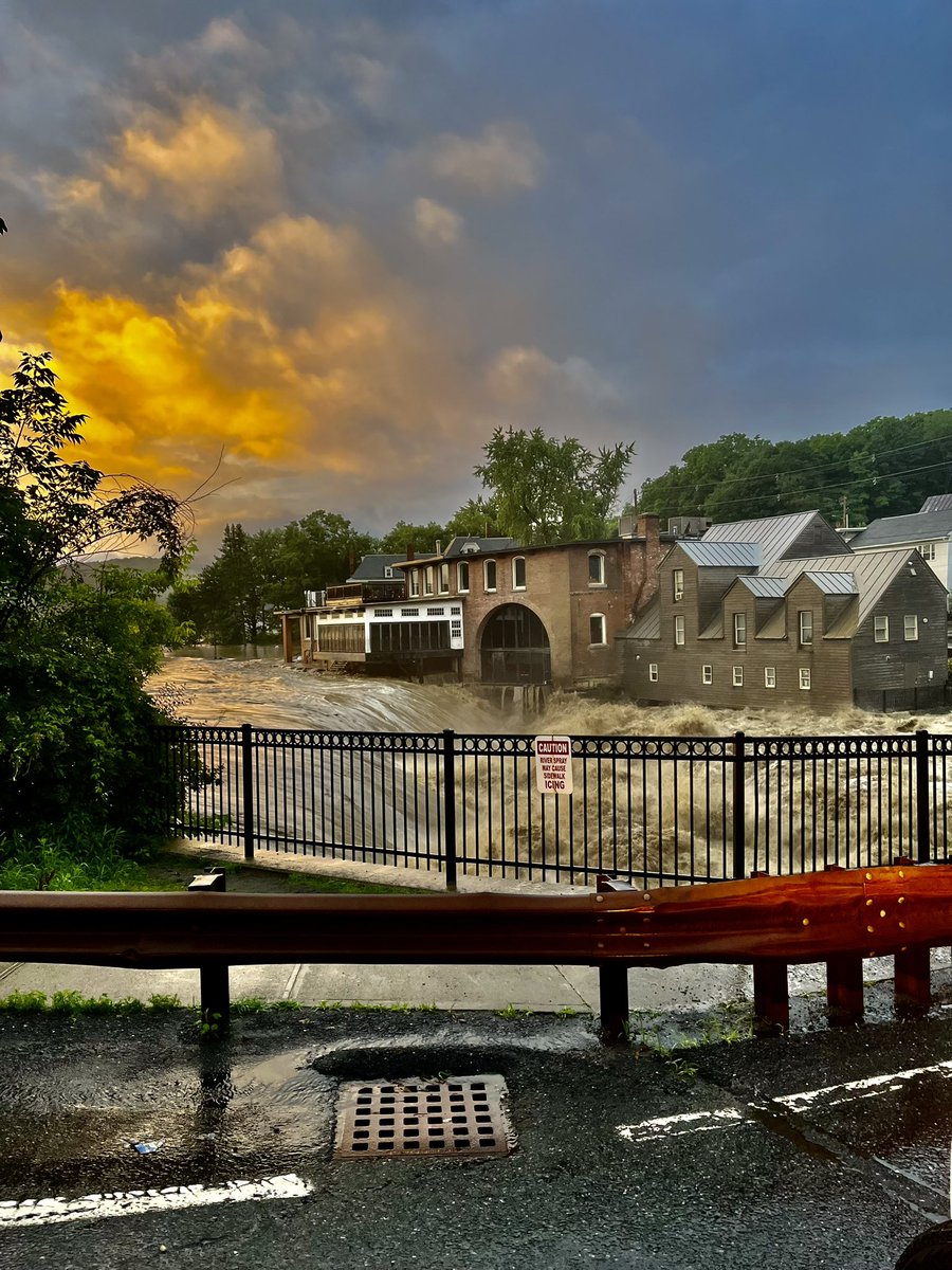 IanKelly62814's tweet image. #SimonPearce #Quechee @addyindy