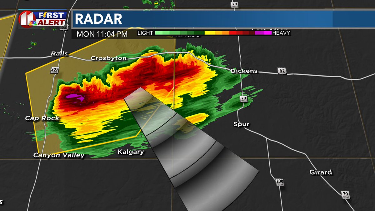 JohnRobisonKCBD's tweet photo. Severe storms located in Lubbock and Crosby counties.The storm moving into Lubbock may have winds in excess of 65 mph and heavy rain with lightning. The storm in Crosby county, south of Crosbyton may produce 1 inch hail and winds of 60 mph. https://t.co/EgtxEuYt1u