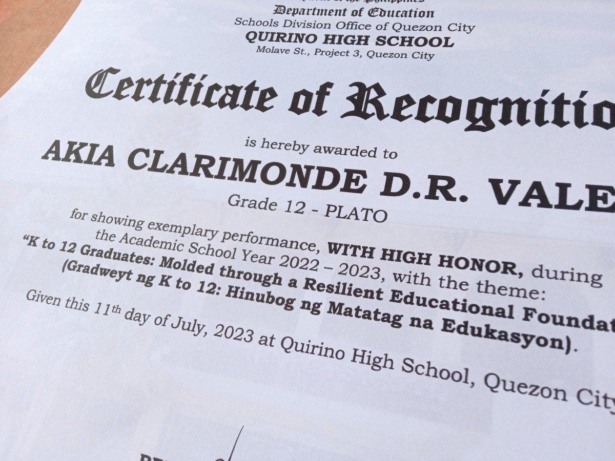 chimholique's tweet photo. with high honors &amp; best in work immersion (GAS) 🦋✨✨✨ https://t.co/sELOp53mwh
