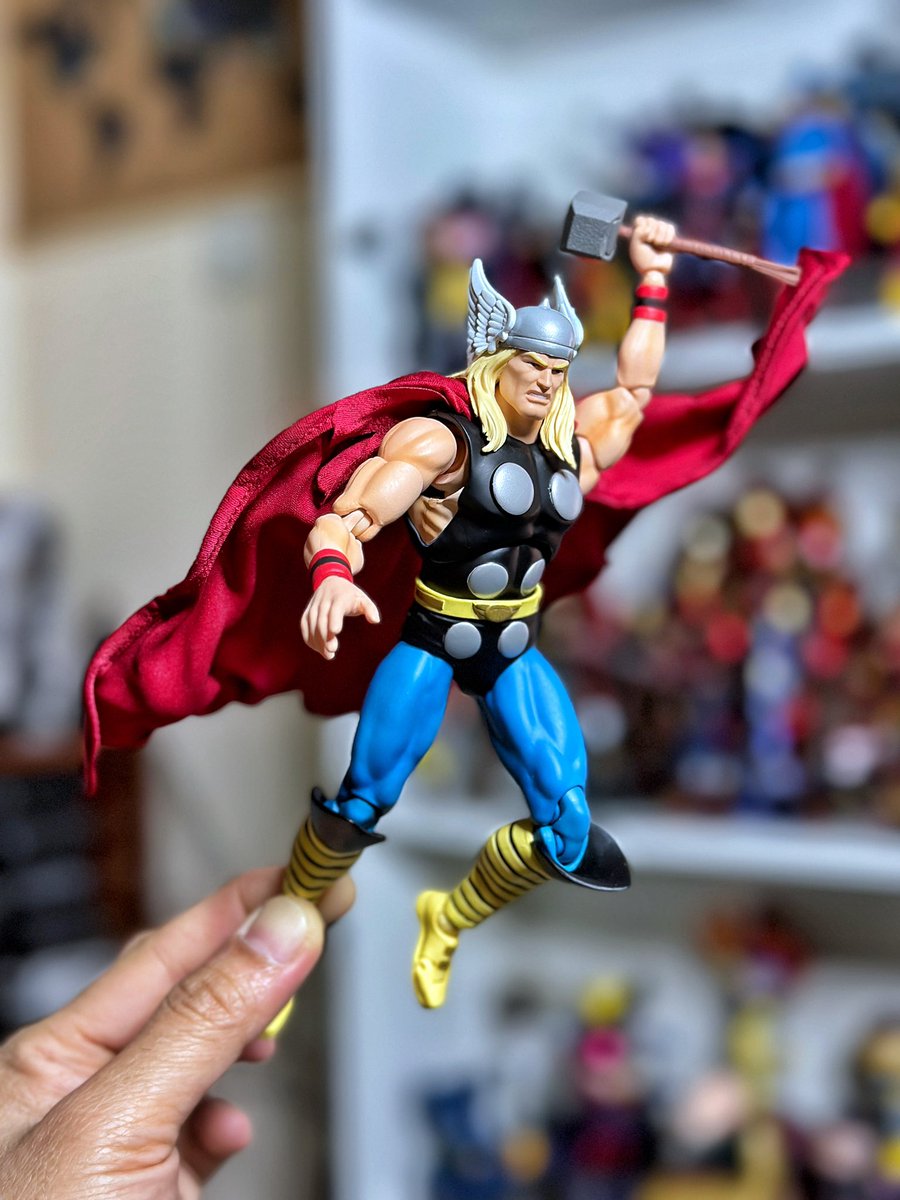 The Mighty Thor!

#brokecollector80 #ihavemoretoysthanyourkids #marvel #marvelcomics #themightythor #thor #mafex #medicomtoy