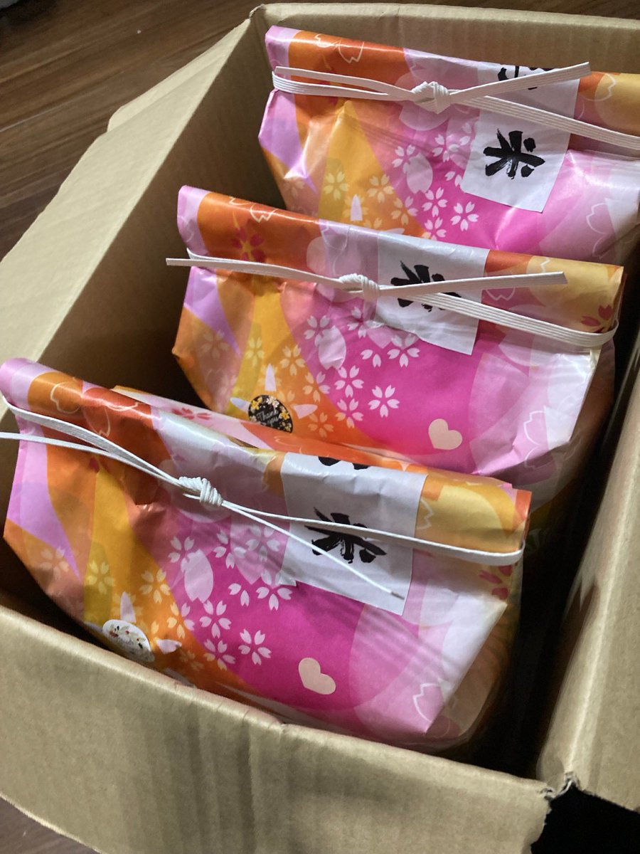 いつもご支援頂いている支援者様から美味しいお米を頂きました❤️
ウクライナご家族へお渡しいたしました！日本のお米が大好きなので、毎日召し上がっています^_^