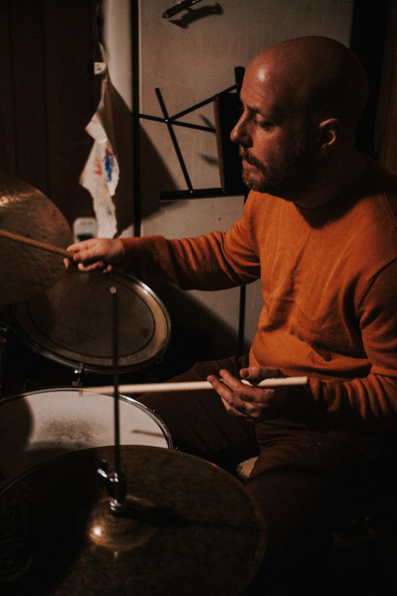 Jazz_YYC's tweet photo. This Saturday, drummer @thedavelake hosts the @kawacalgary Saturday Jam Session. Open all ages and levels of experience. 3- 6 p.m.

https://t.co/JDkpgtsx5N
#jazzyyc #yycmusic https://t.co/4f8ciGU7Bt